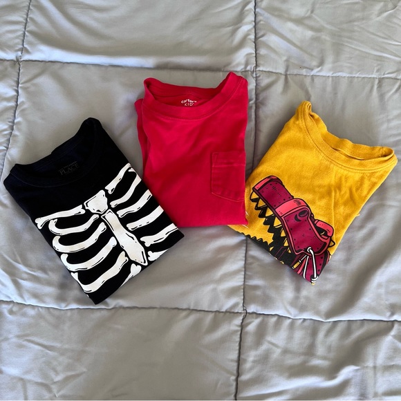 Lot of 3 Boys T-shirts - 1 Old Navy, 1 Children’s Place & 1 Carters Size 5T - Picture 13 of 13